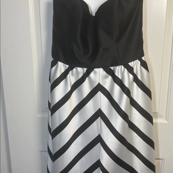 ALFRED SUNG Strapless Sweetheart D724P Black White Chevron Stripe Maxi Dress 16 - Picture 4 of 9